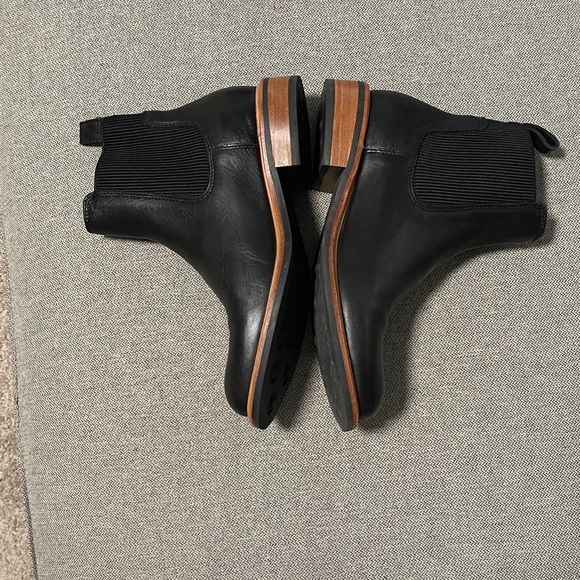 NISOLO Carmen Water Resistant Chelsea Boot - Picture 6 of 11